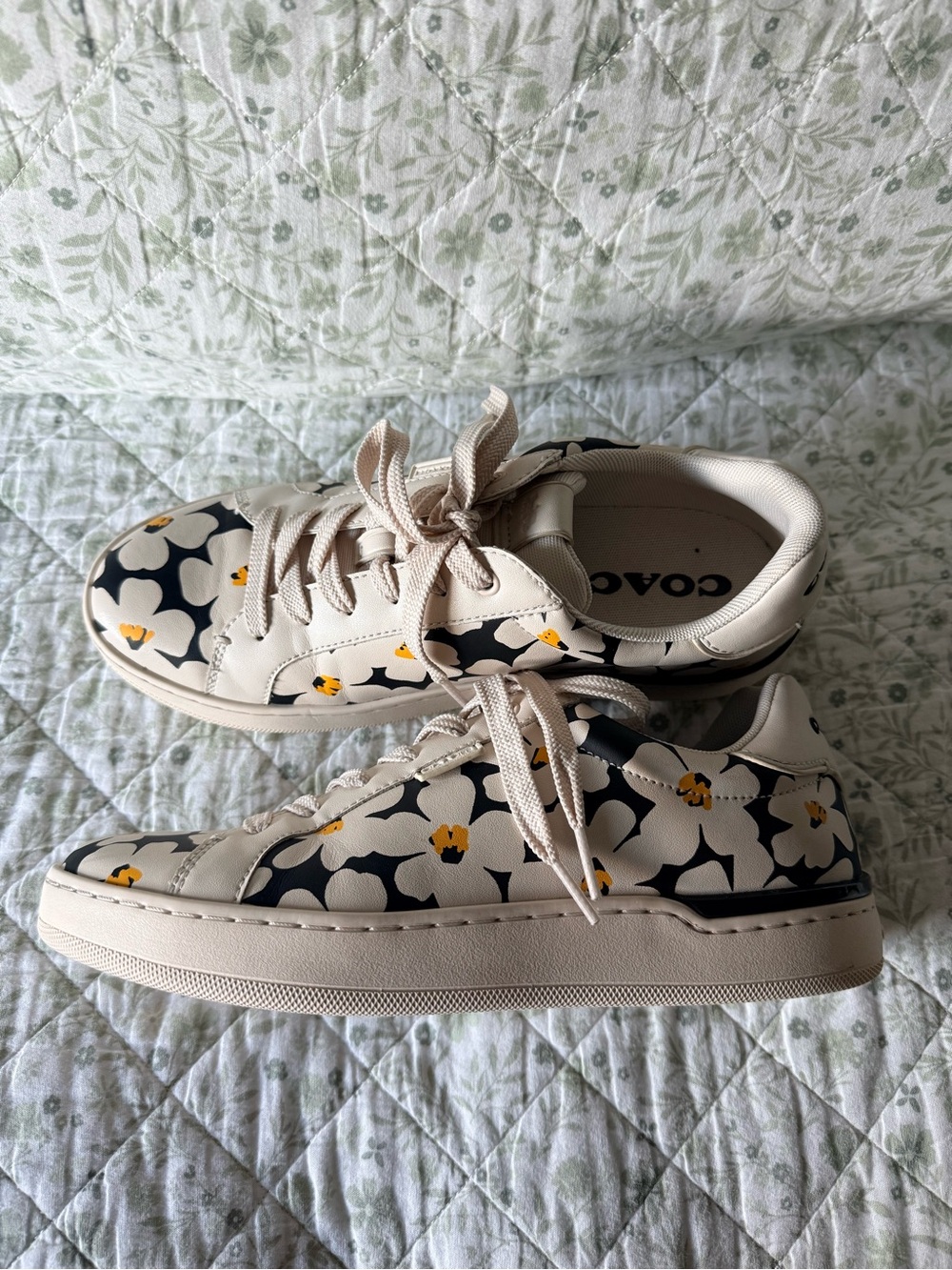 🌸 COACH Lowline Low Top Leather Sneakers (Dramatic Daisy Print) 🌸 - Picture 3 of 15